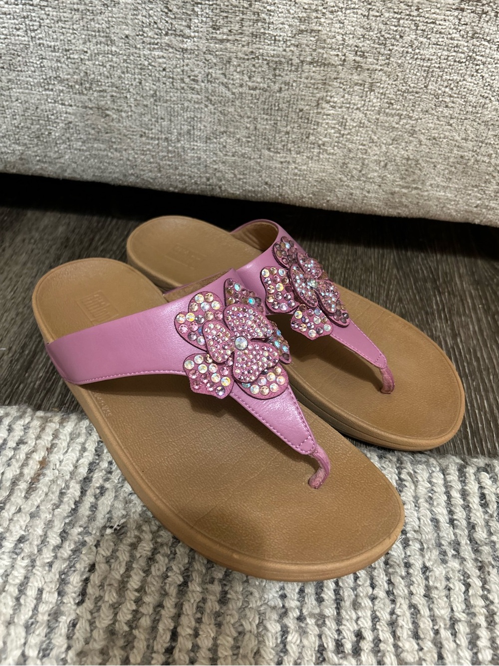 FitFlop Pink Leather Flower Embellished Sandal Size 8 Thong Women’s